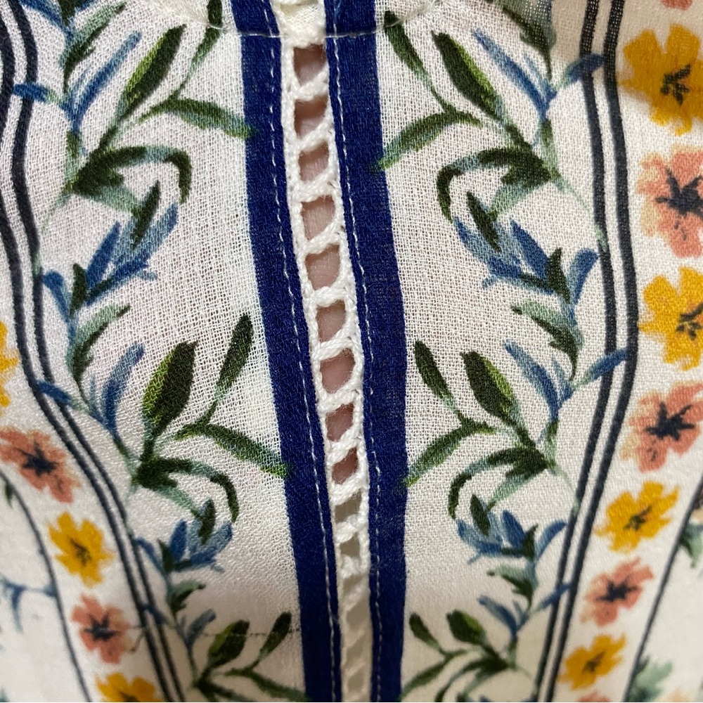 Lucky Brand Women’s Tank Top Floral V-Neck Cream Blue Sleeveless Size Small - Picture 10 of 16